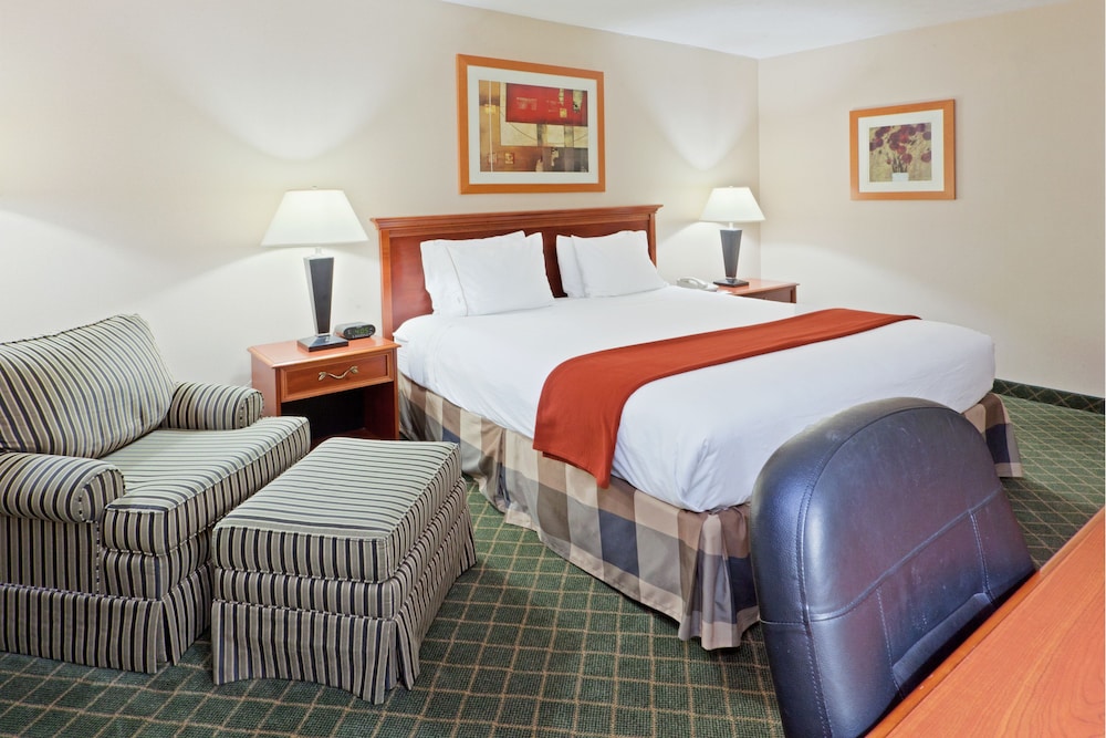 Standard Room, 1 King Bed - Photo 3