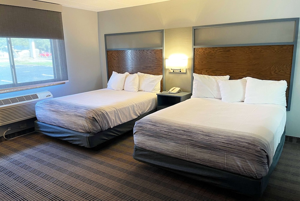Room, 2 Queen Beds, Non Smoking - Photo 6
