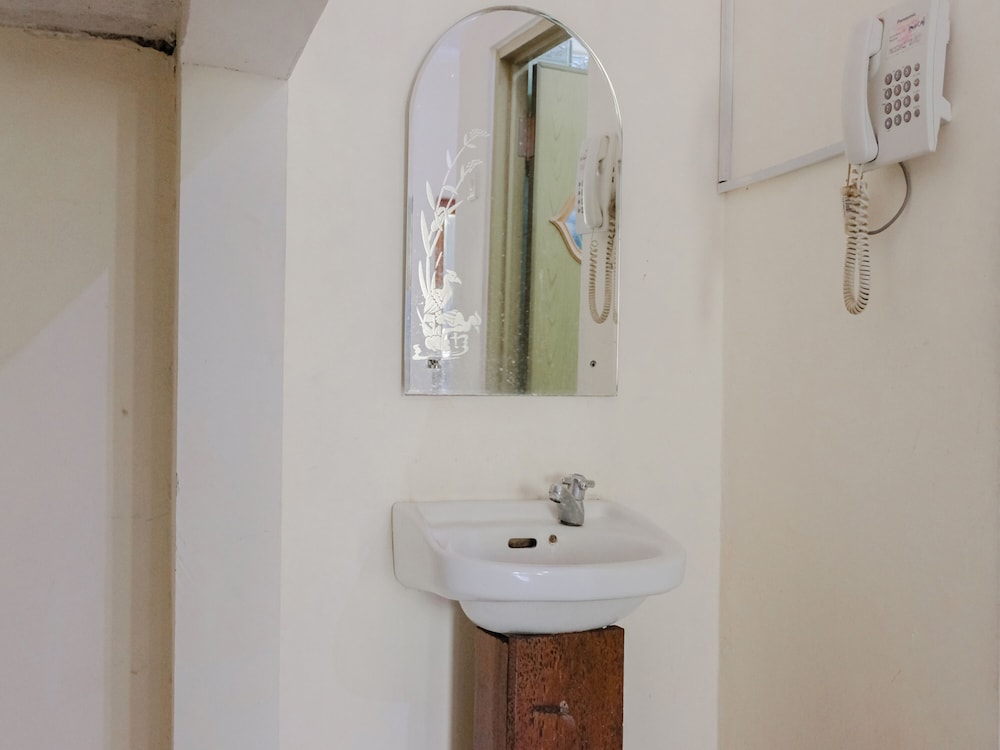 Standard Double Room - Photo 17