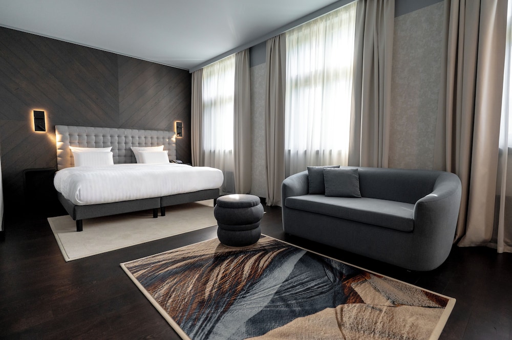 Deluxe Room, 1 King Bed, Park View - Photo 3