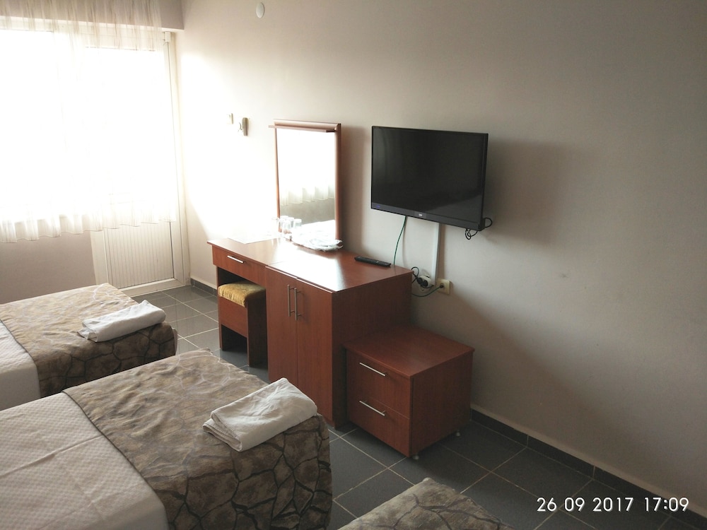 Standard Triple Room photo 3