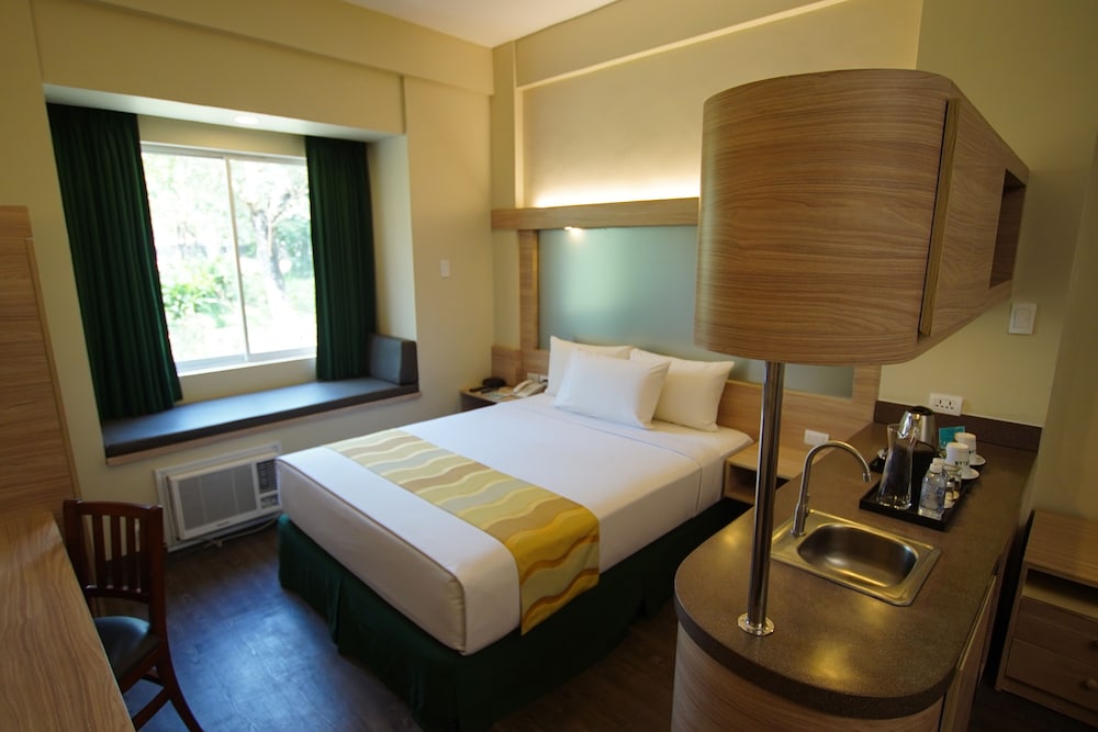 Room, 1 Queen Bed, Non Smoking - Photo 2