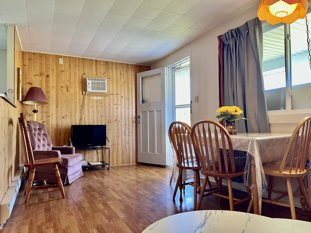 Basic Suite, 2 Bedrooms, Poolside photo 1