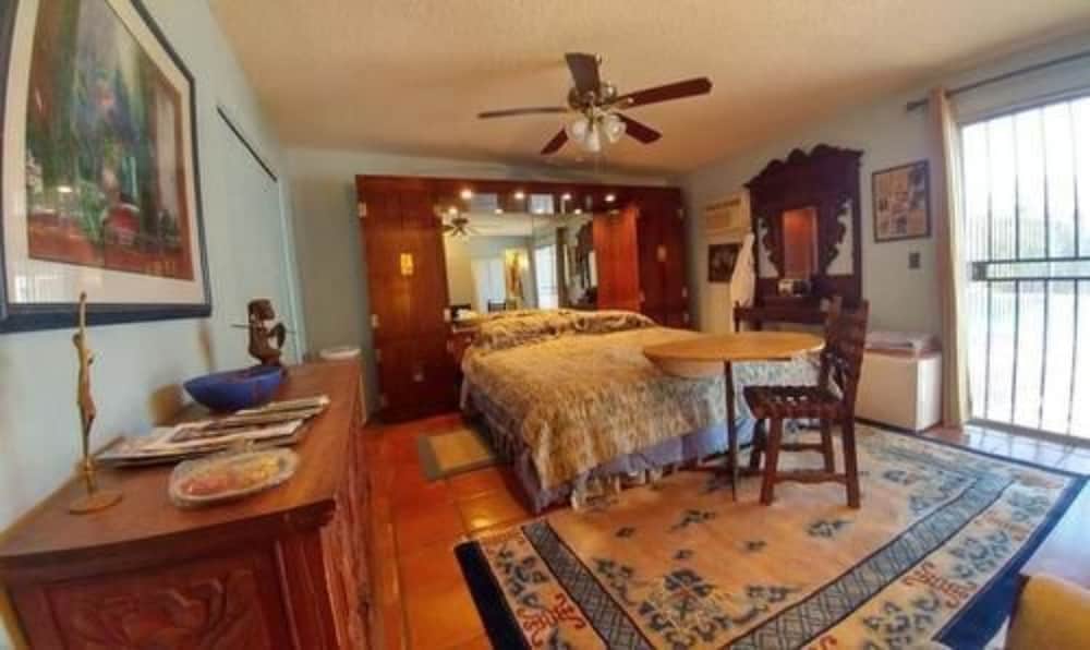 Room, Private Bathroom (King) photo 1