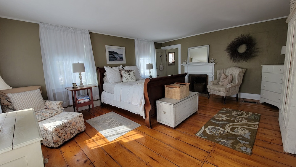 The John Buckmaster Room photo 1