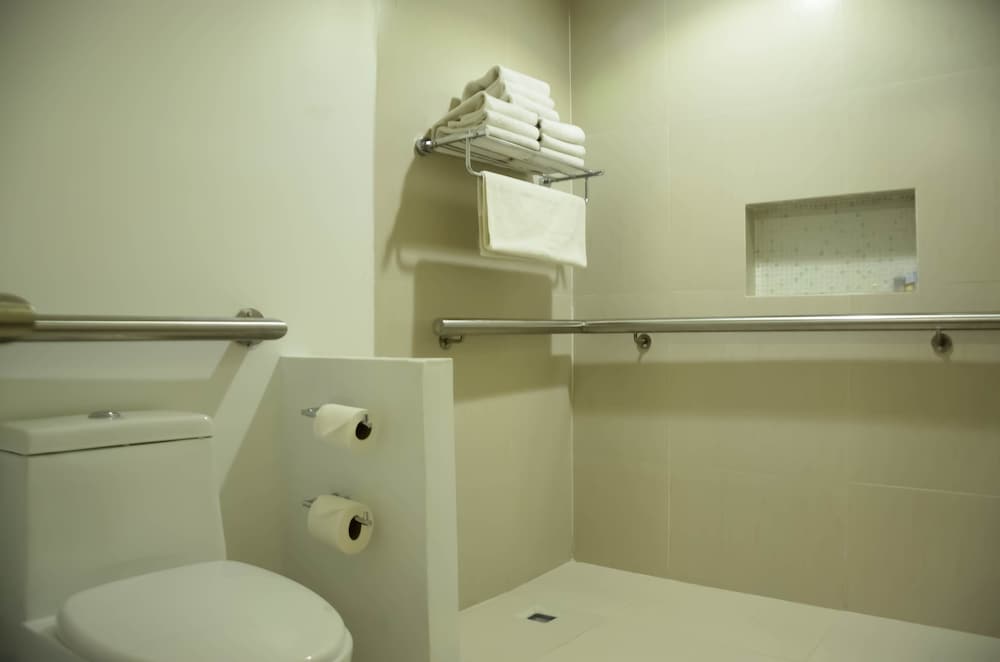 Standard Room, 2 Queen Beds, Accessible photo 2