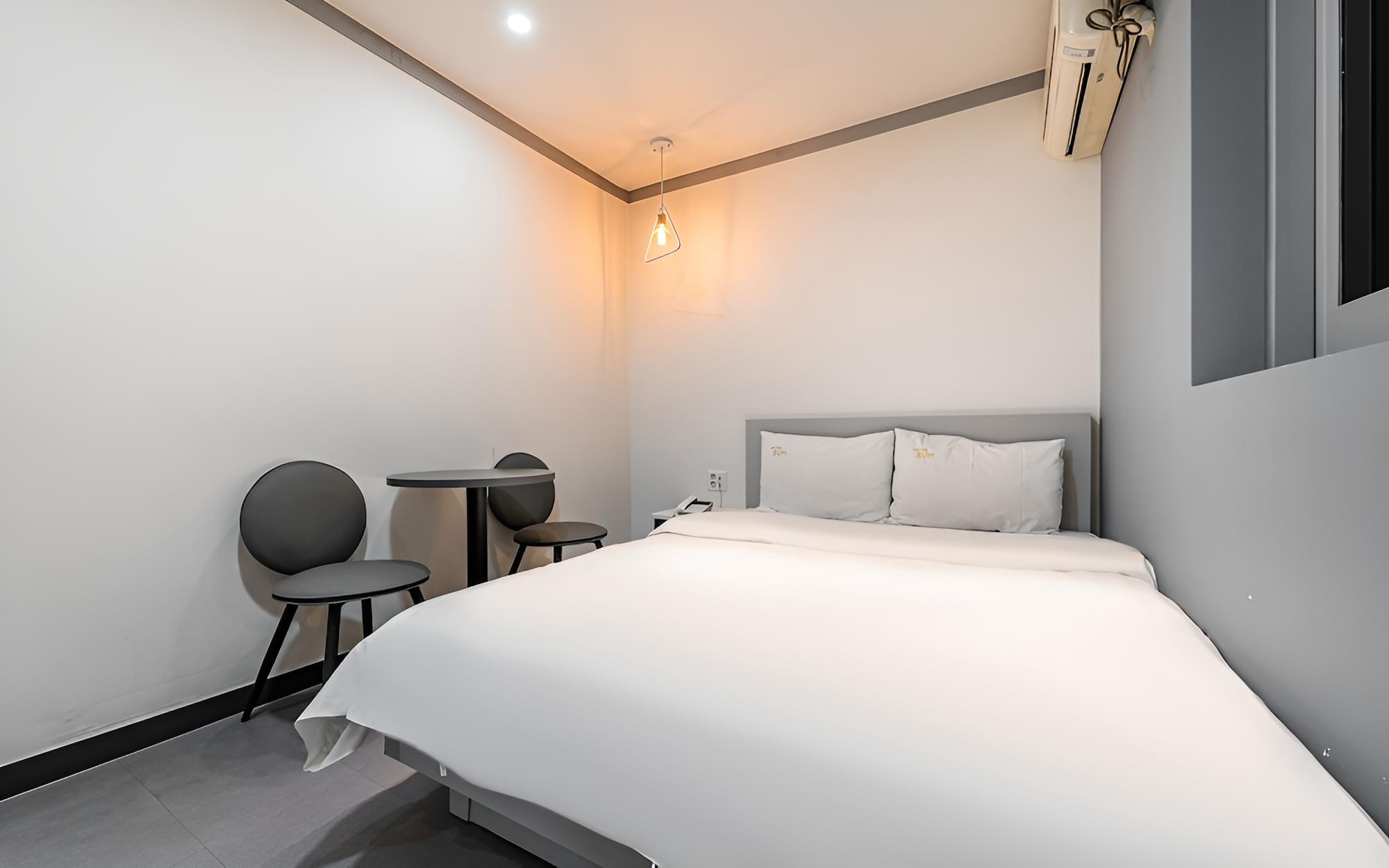 Room (Standard Room 301) - Photo 6
