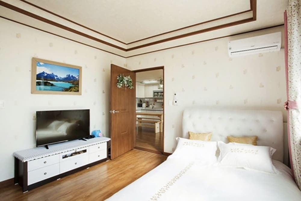 Family House, 3 Bedrooms, 2 Bathrooms, Garden View photo 1