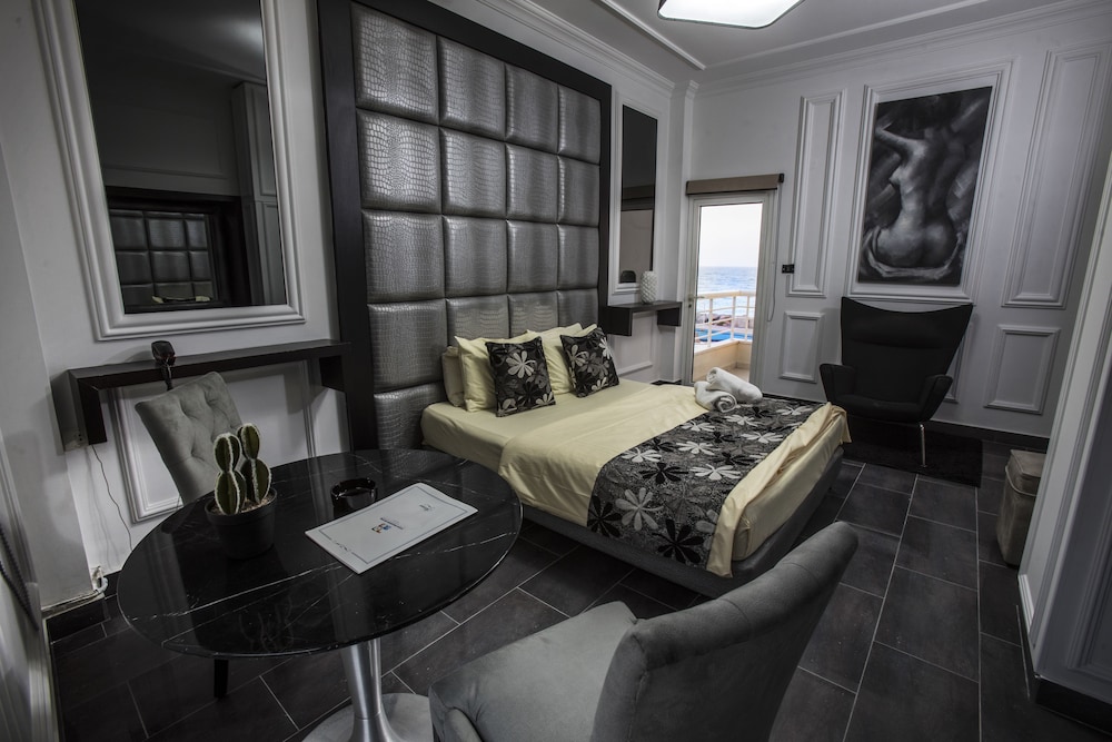 Basic Double Room, 1 Queen Bed, Sea View photo 3