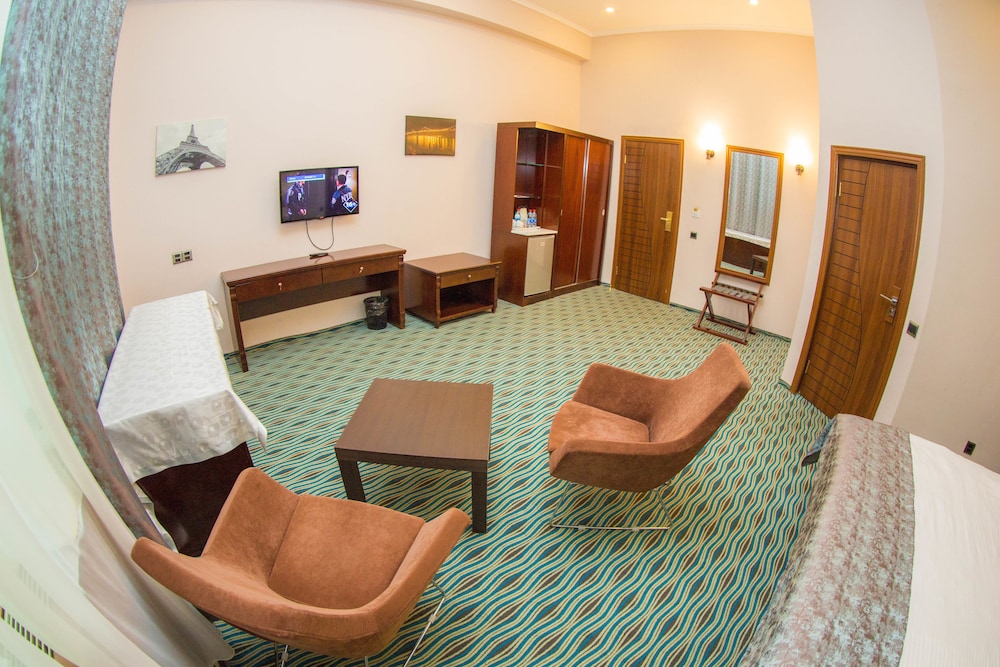 Deluxe Double Room, 1 King Bed, City View photo 3