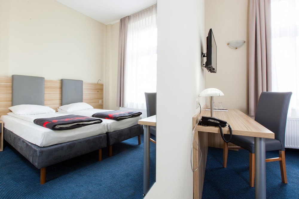 Superior Twin Room, 2 Twin Beds photo 3