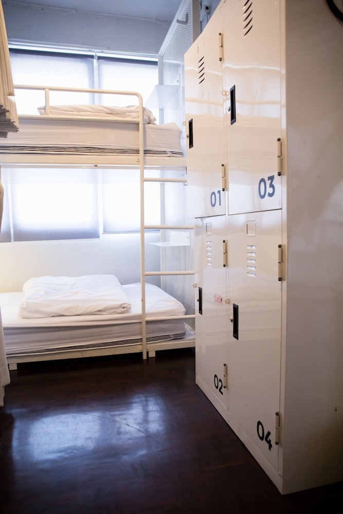 4 Beds Mixed Dormitory photo 2