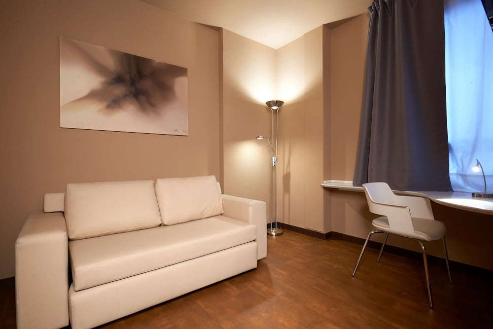 Deluxe Room (Triple) - Photo 2