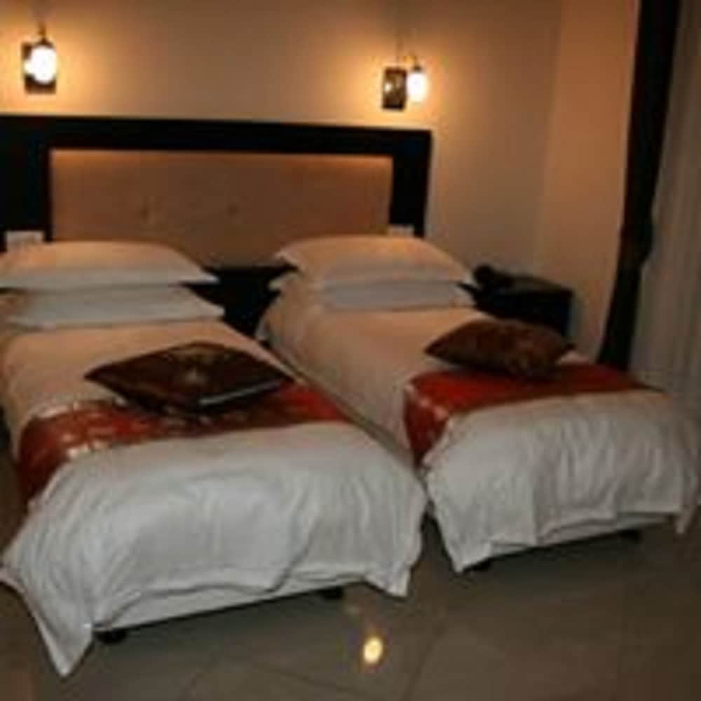 Standard Twin Room photo 2
