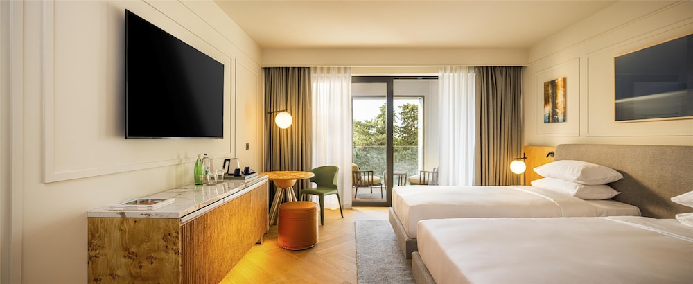 Deluxe Room, 2 Twin Beds, Balcony