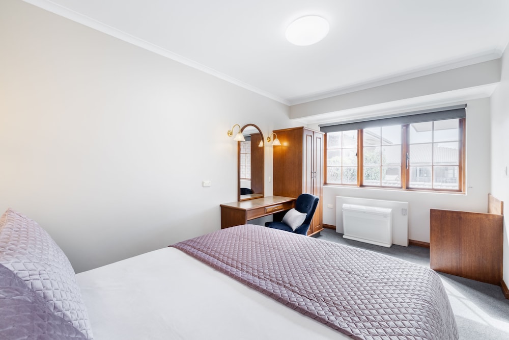 Two Bedroom Spa Suite with Balcony photo 2