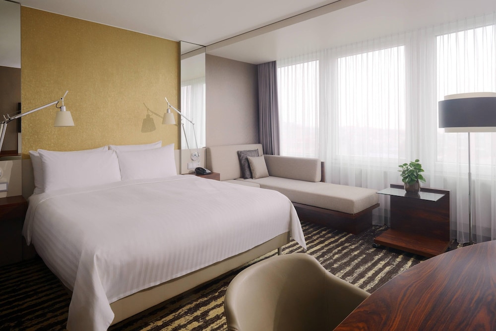 Club Room, 1 King Bed