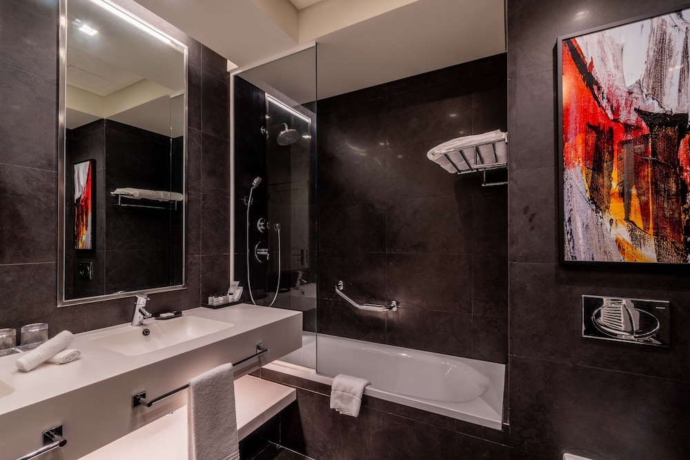 Superior Suite, 2 Bedrooms, Garden View (Balcony) - Photo 11