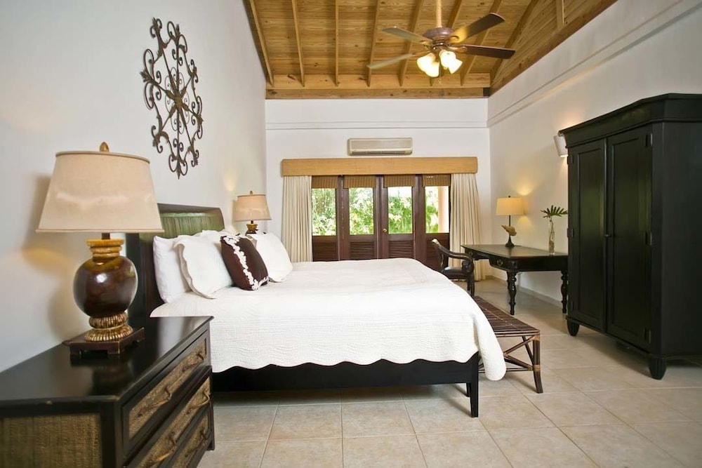 Villa, 1 King Bed, Non Smoking photo 3