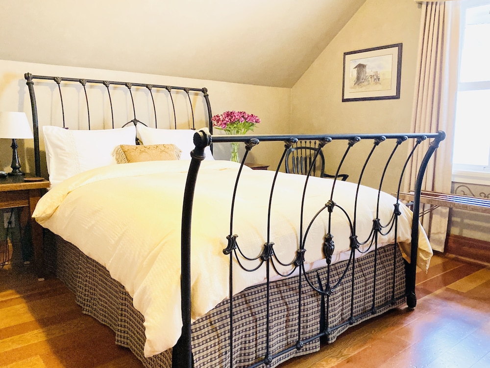 Goldilocks Room, 1st Floor (Stair Access Only) photo 1