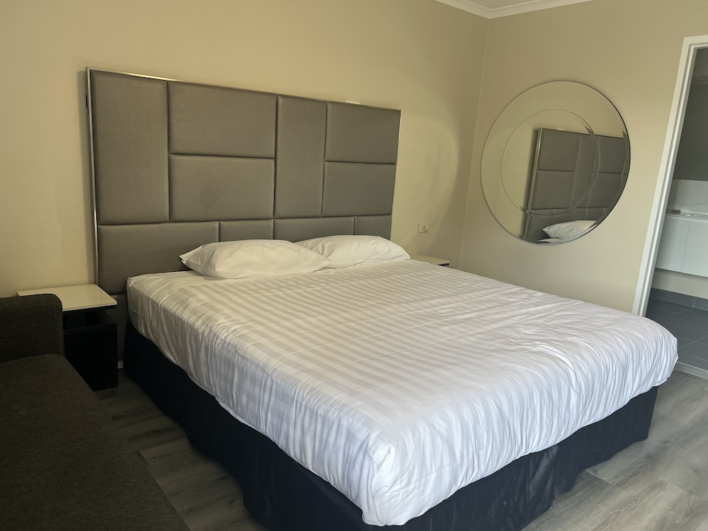 Standard Room, 1 King Bed photo 1