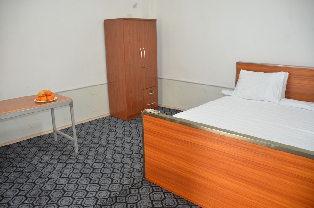Basic Double Room, 1 Bedroom, Shared Bathroom, Pool View
