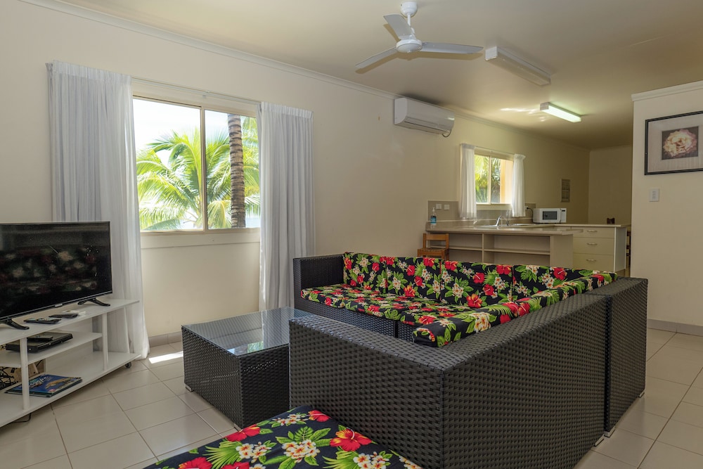 3 Bedroom Beachfront Villa - Photo 5