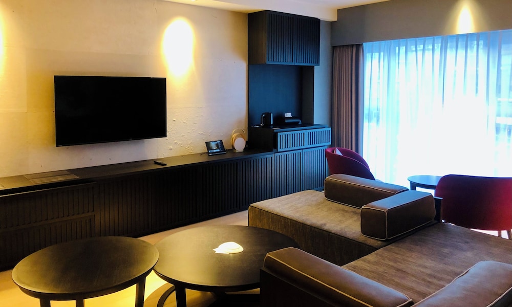 Family Room Japanese Tatami Style photo 3