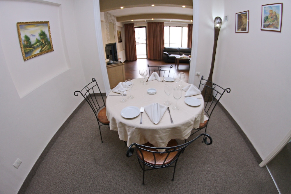 Presidential Suite, Mountain View photo 2