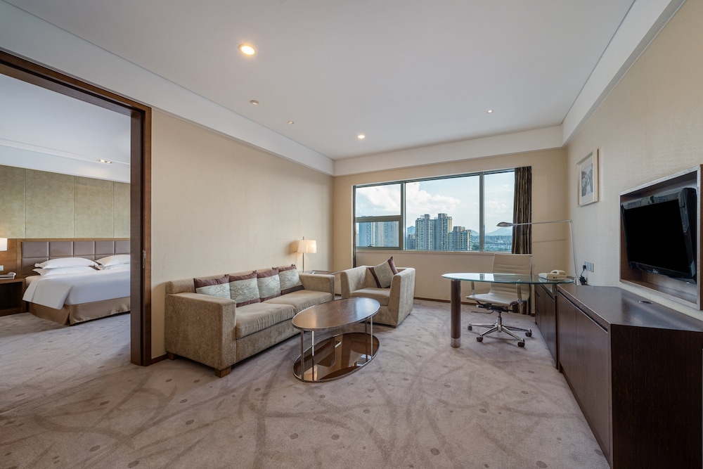 Suite, 1 Bedroom (Living Area) - Photo 6