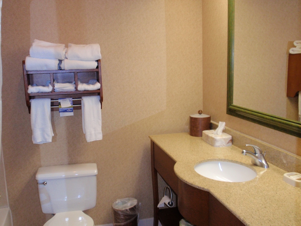 Standard Room, 2 Double Beds, Non Smoking - Photo 5