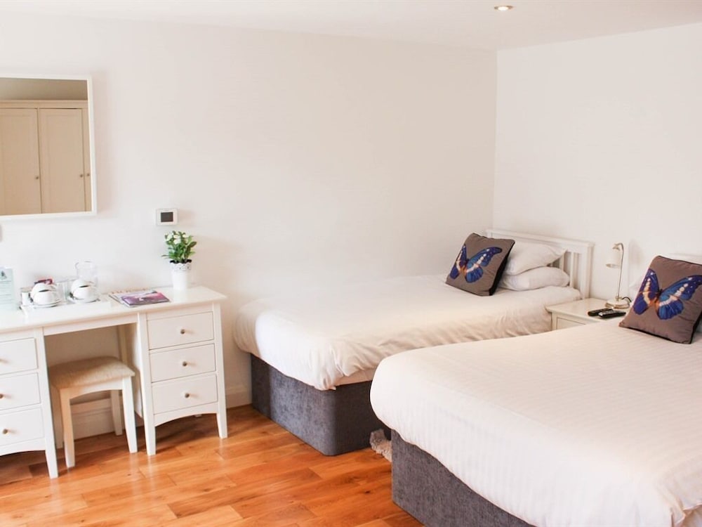 Triple Room, Ensuite photo 3