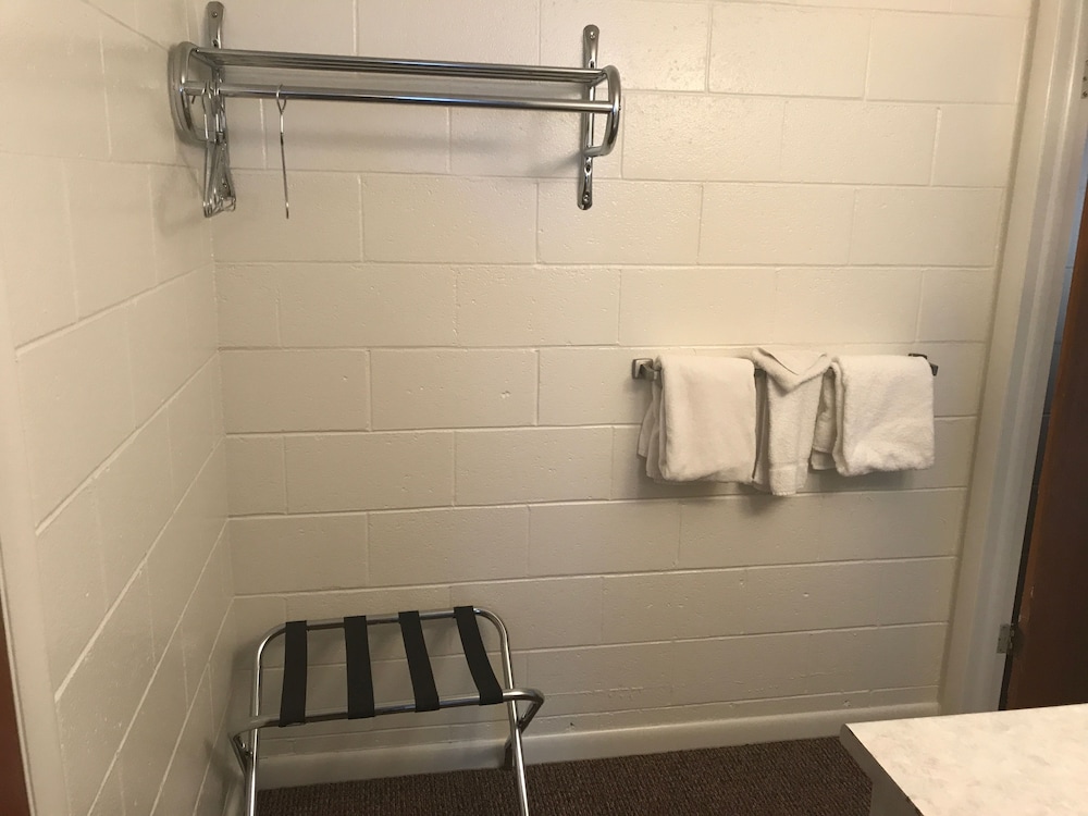 Single Room, 1 Queen Bed photo 3