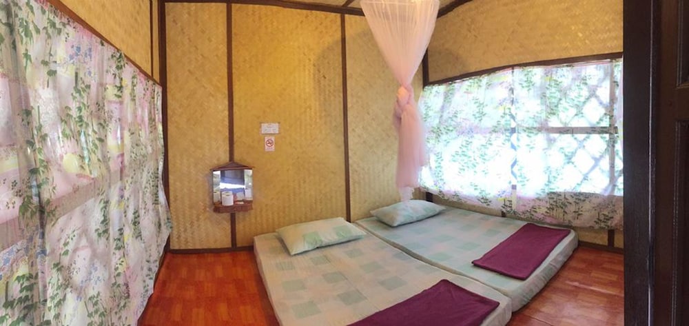 Quarto de Fãs Sobre Balsa
