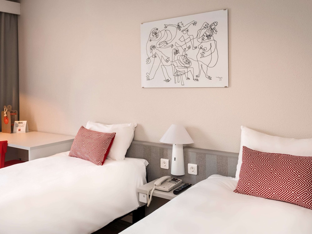 Room, 2 Twin Beds - Photo 7