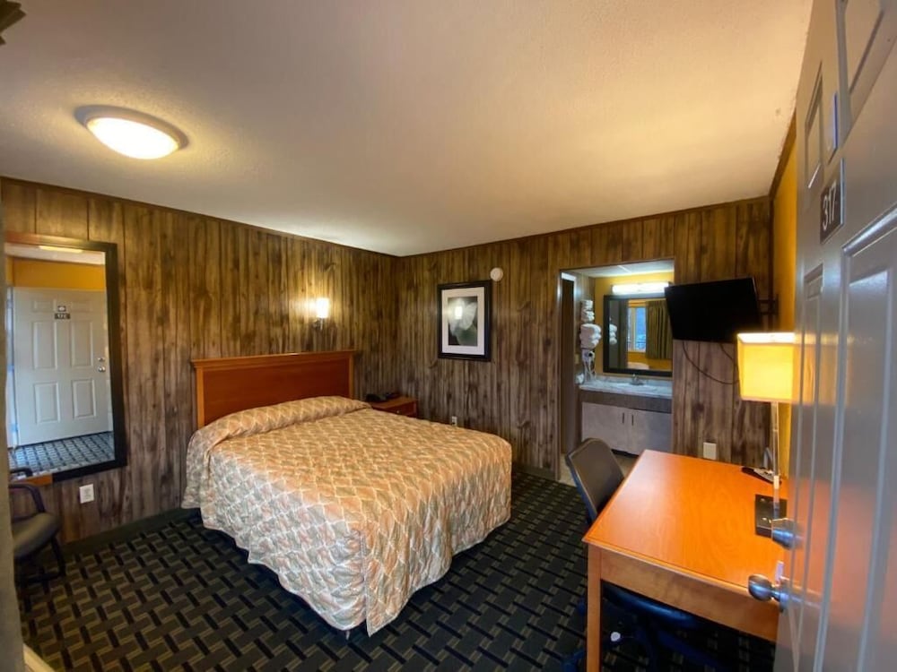 Room, 1 Queen Bed (River Front) photo 1