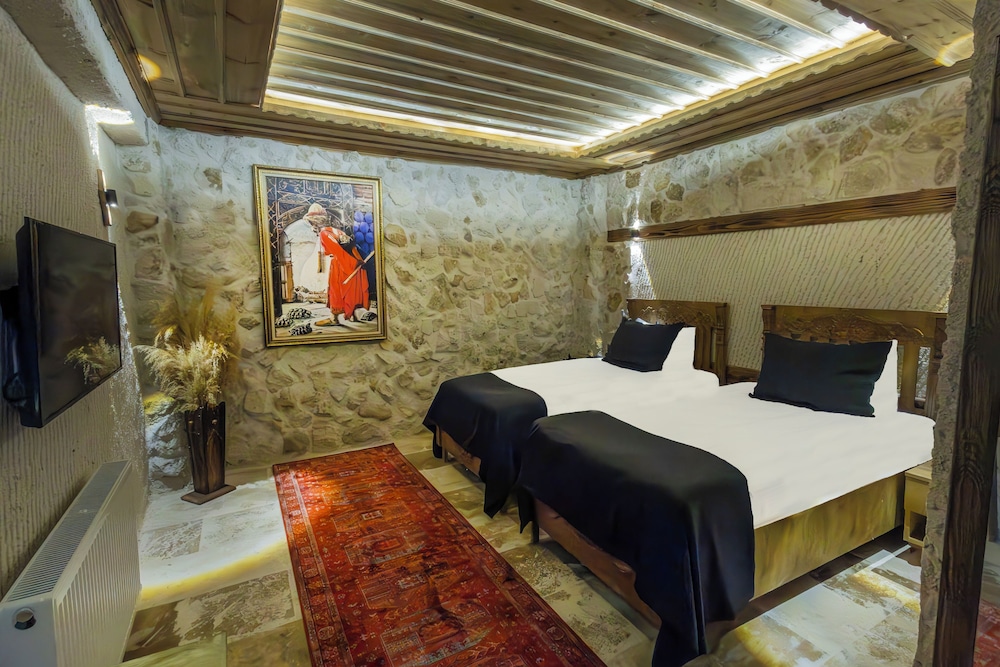 Underground Cave Room