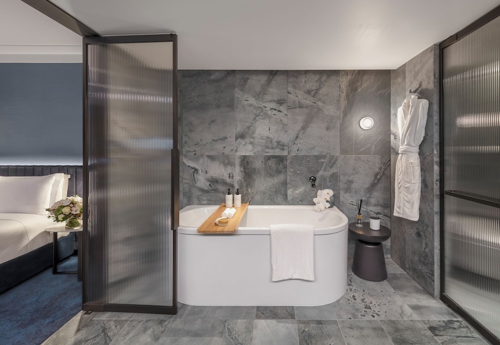 1 King Royal Opera Suite Club Intercontinental Access