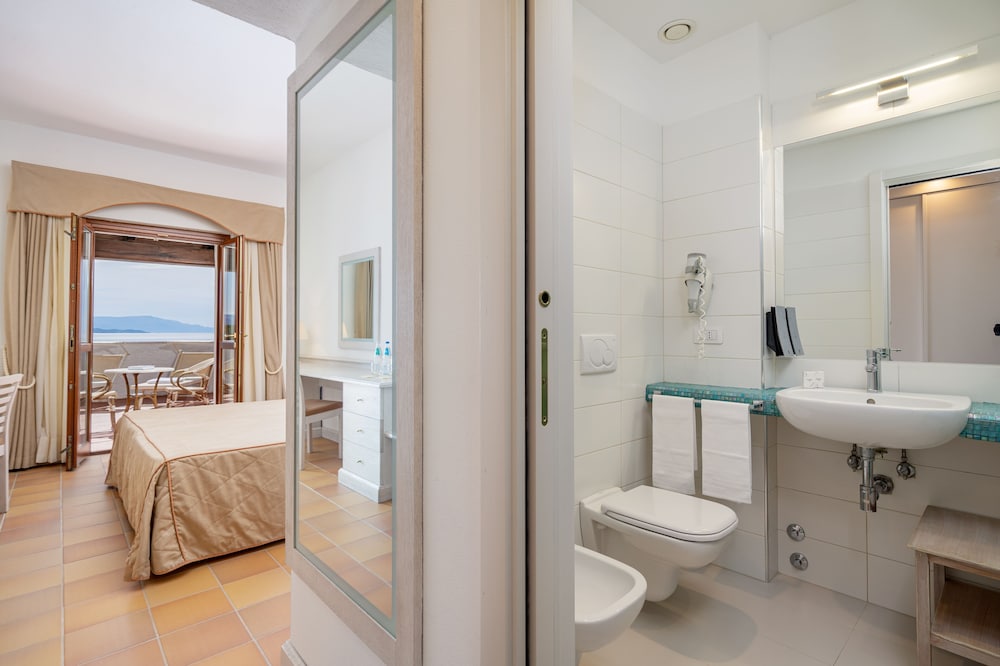 Deluxe Triple Room, Sea View - Photo 3