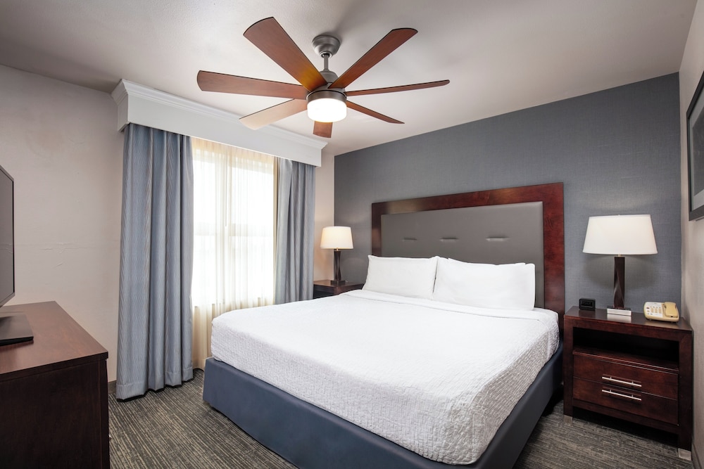 Suite, 1 King Bed, Accessible, Bathtub (Mobility & Hearing) - Photo 3