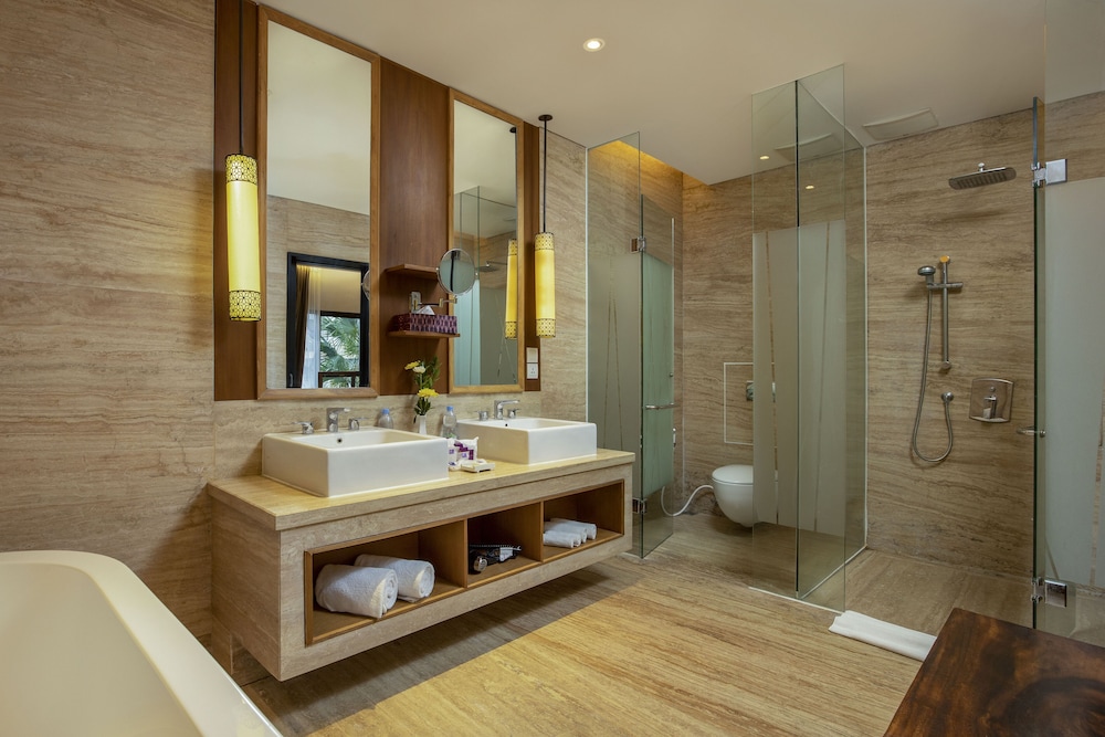 Executive Suite - Photo 4