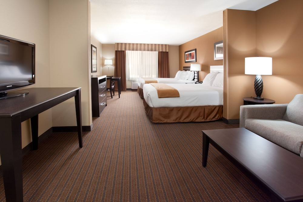 Suite, 2 Queen Beds (Addl Living Area) - Photo 3