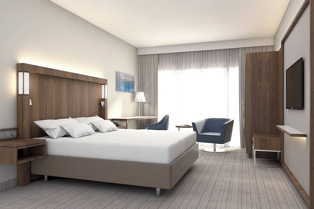 Standard Room, 1 King Bed, Courtyard View - Photo 4
