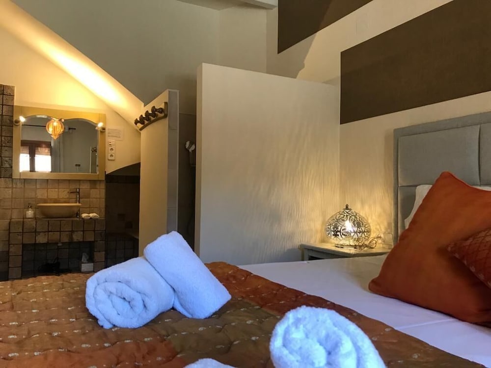 Comfort Double Room, 1 Queen Bed, Air conditioning, Ground Floor photo 2