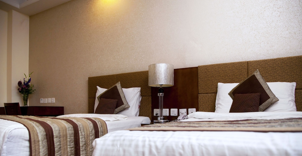 Executive Room - Photo 5