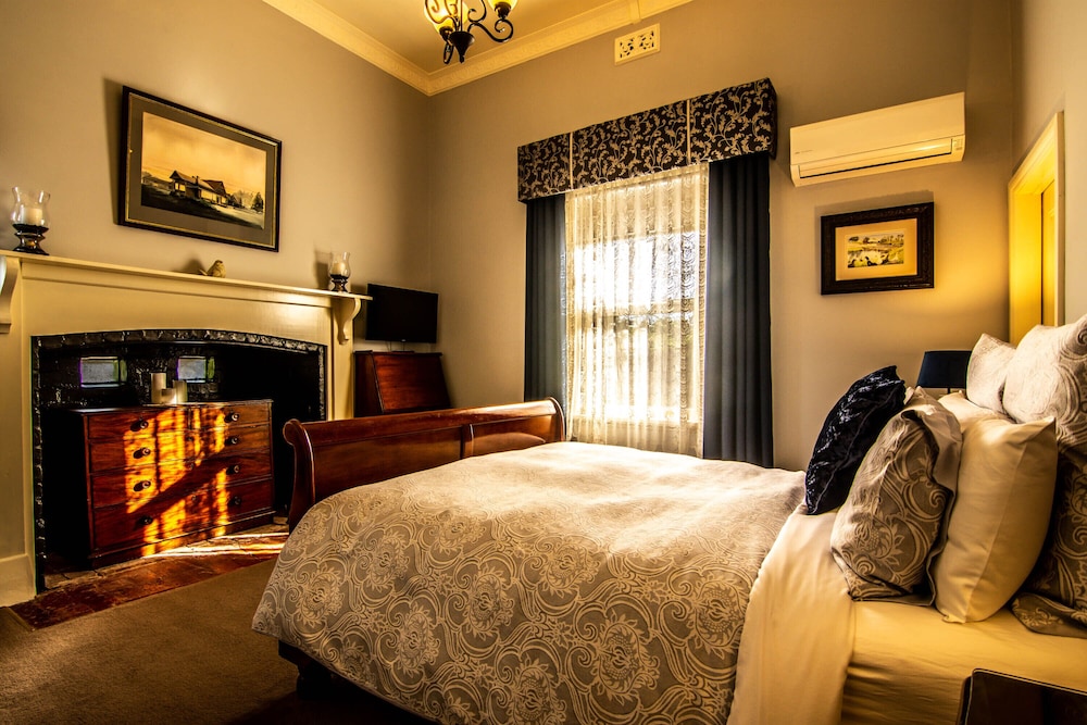 Standard Room, Non Smoking (Suite 4) photo 2