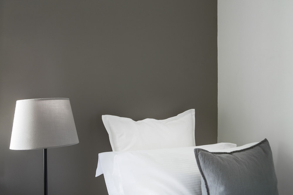 Standard Double or Twin Room - Photo 8