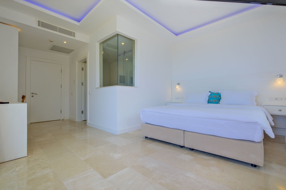 Family Room - Photo 23