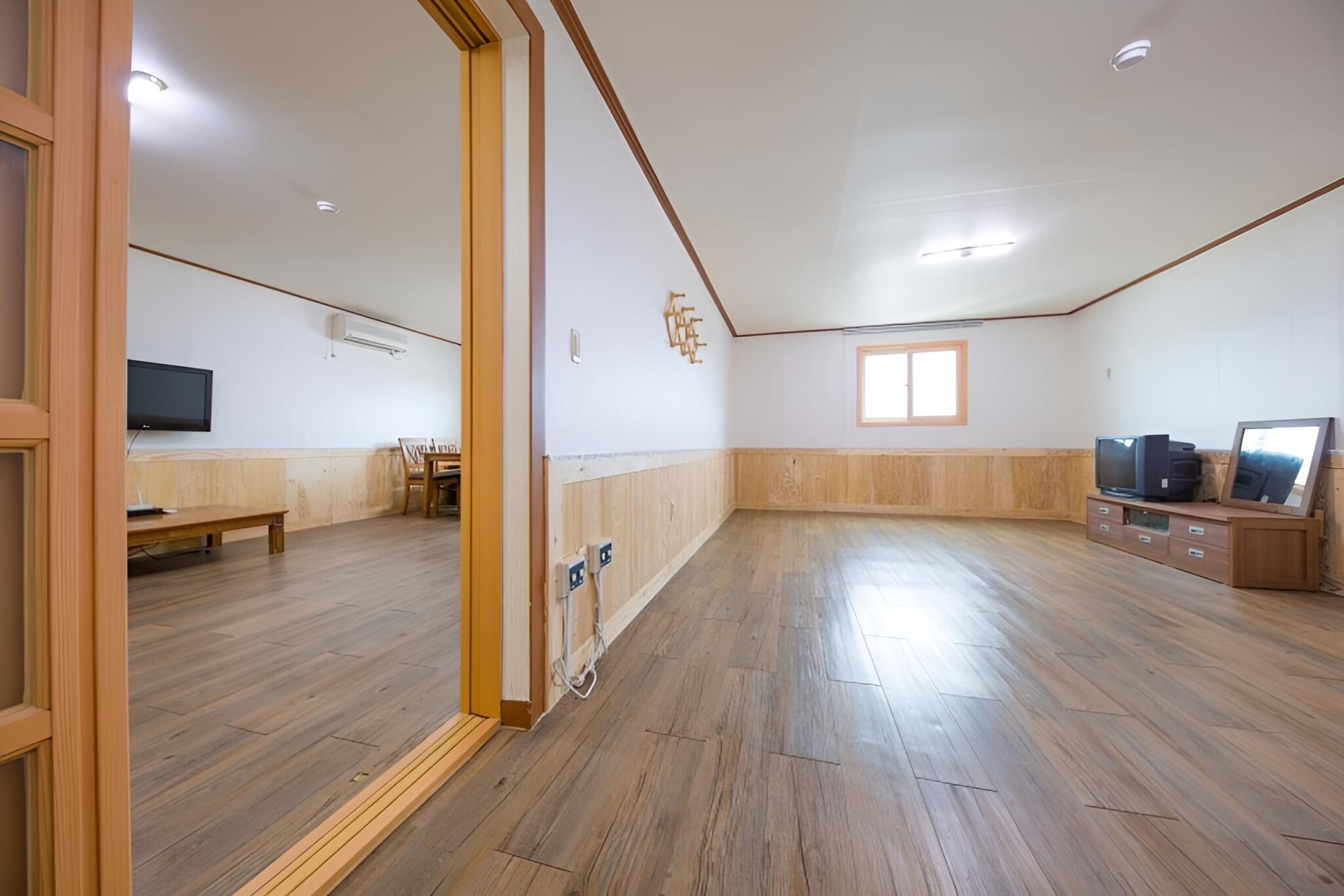 Room (501 (66m two-room)) - Photo 9