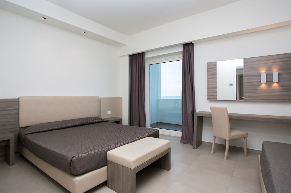 Panoramic Triple Room, 1 Bedroom, Sea Facing
